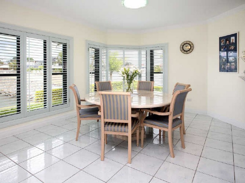 1 Mainroyal Court, Raby Bay QLD 4163