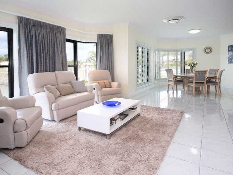 1 Mainroyal Court, Raby Bay QLD 4163