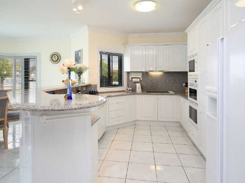 1 Mainroyal Court, Raby Bay QLD 4163