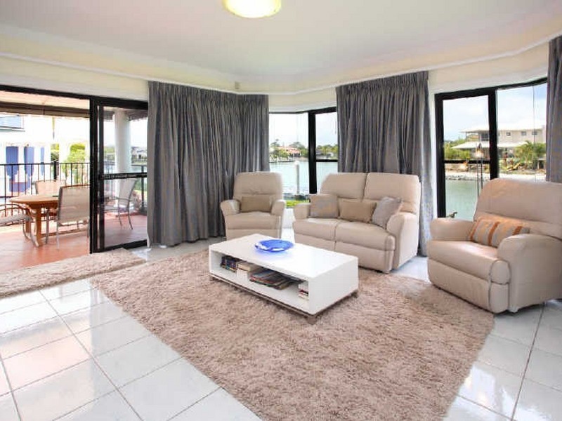 1 Mainroyal Court, Raby Bay QLD 4163