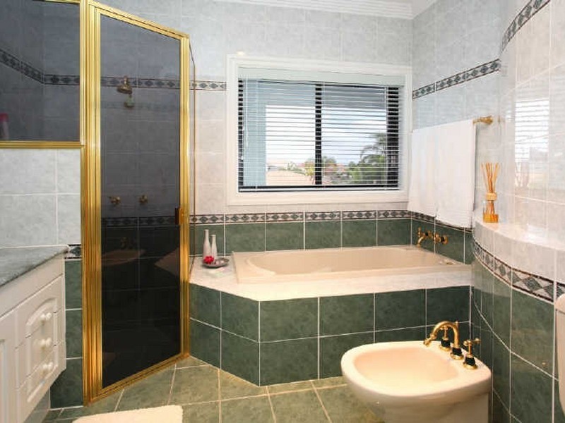 1 Mainroyal Court, Raby Bay QLD 4163
