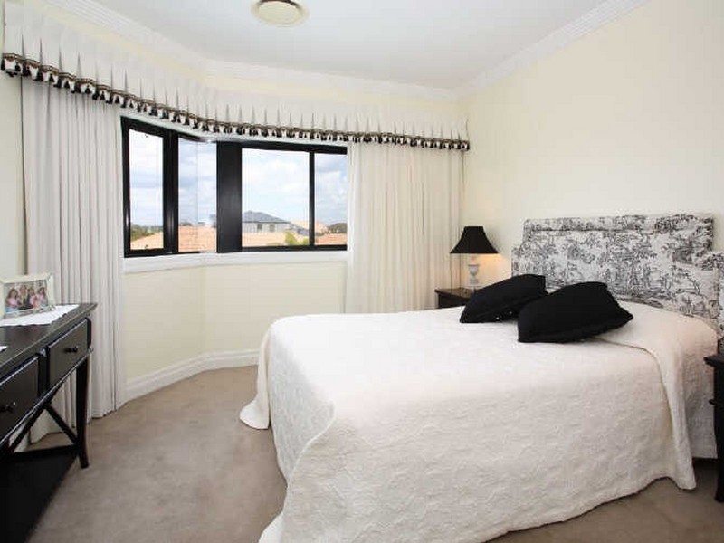 1 Mainroyal Court, Raby Bay QLD 4163