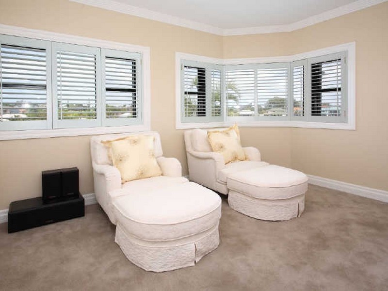 1 Mainroyal Court, Raby Bay QLD 4163