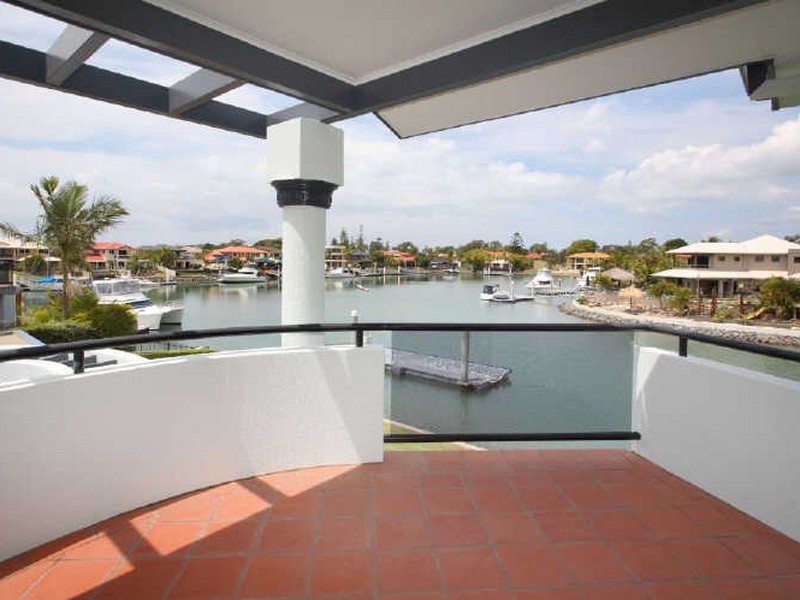1 Mainroyal Court, Raby Bay QLD 4163
