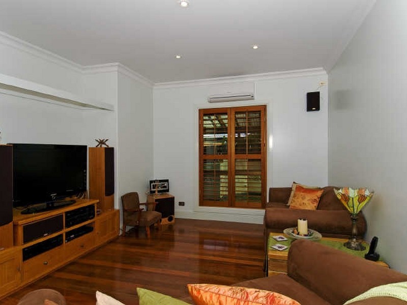 6 Apsley Street, Wellington Point QLD 4160