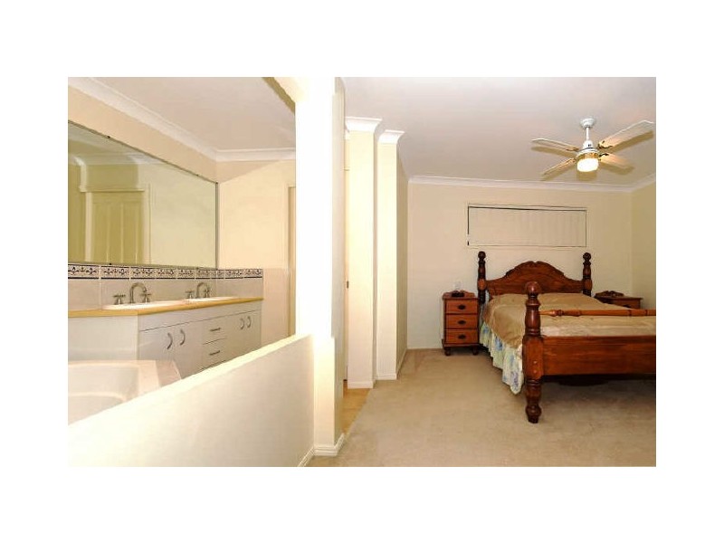 54 Hilliards Park Drive, Wellington Point QLD 4160