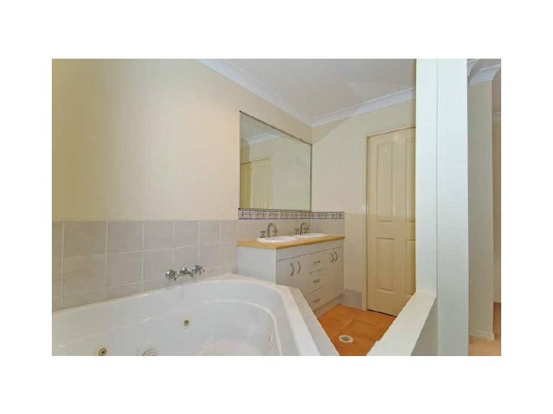 54 Hilliards Park Drive, Wellington Point QLD 4160