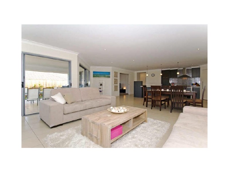 9 Kingsway Street, Wellington Point QLD 4160