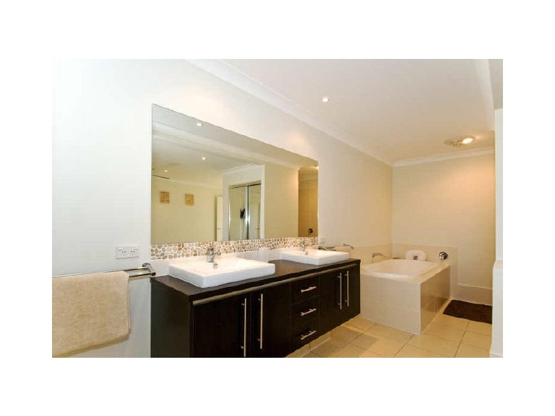 9 Kingsway Street, Wellington Point QLD 4160