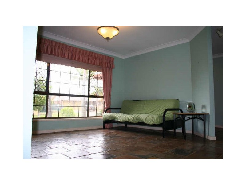 2 Commodore Court, Cleveland QLD 4163