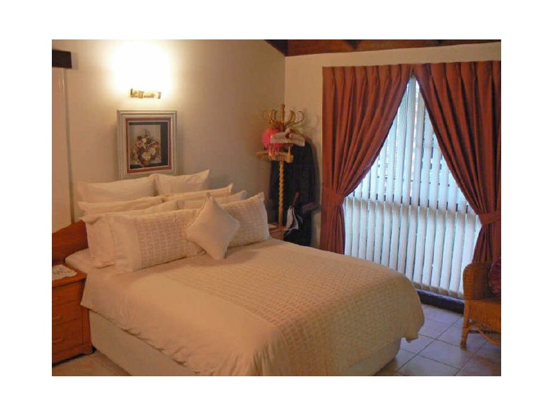 6 Angela Crescent, Cleveland QLD 4163