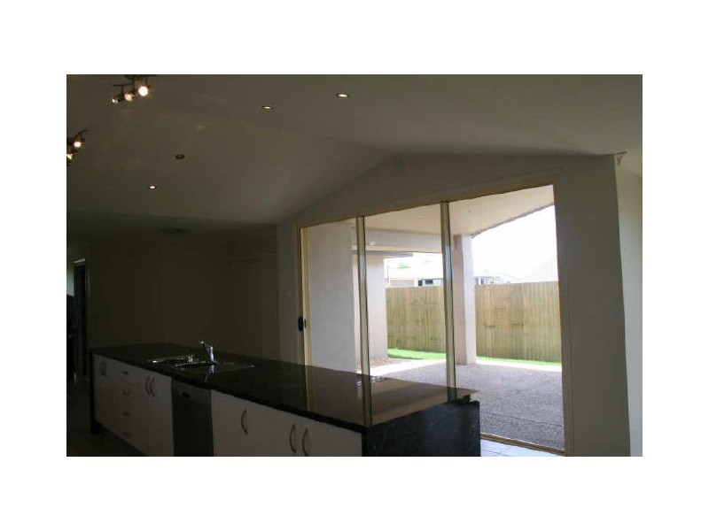 8 Pentecost Place, Redland Bay QLD 4165