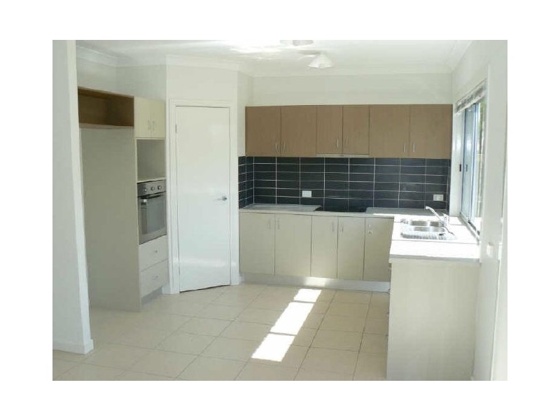 Duplex 2/239 Queen St, Cleveland QLD 4163
