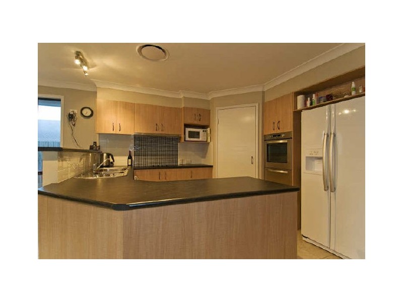 2 Newton Close, Redland Bay QLD 4165