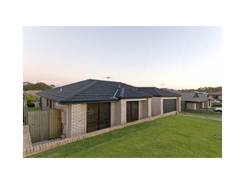 2 Newton Close, Redland Bay QLD 4165