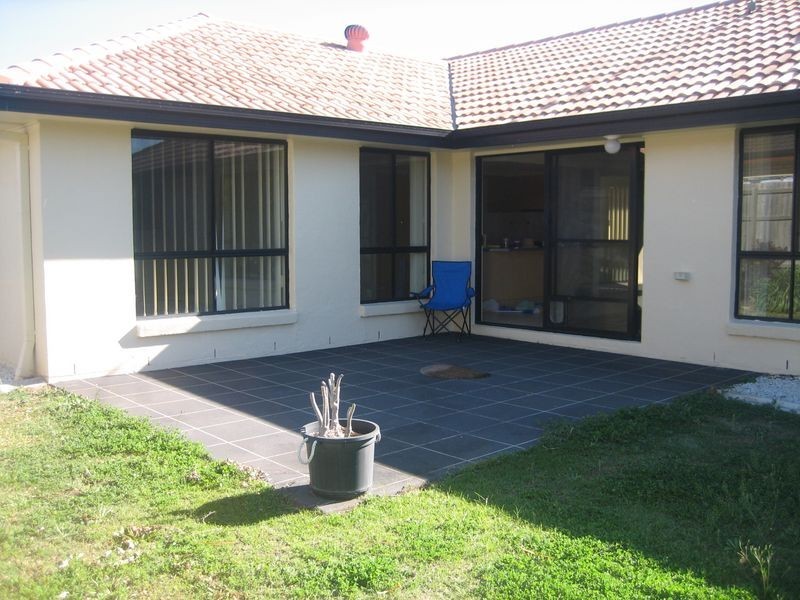 6 Seaholly Crescent, Victoria Point QLD 4165