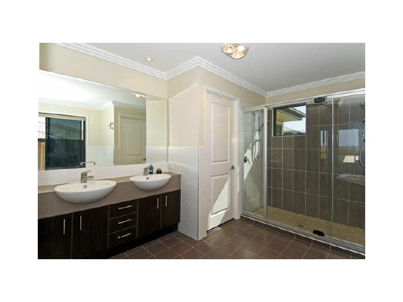 7 Wamsley Close, Redland Bay QLD 4165