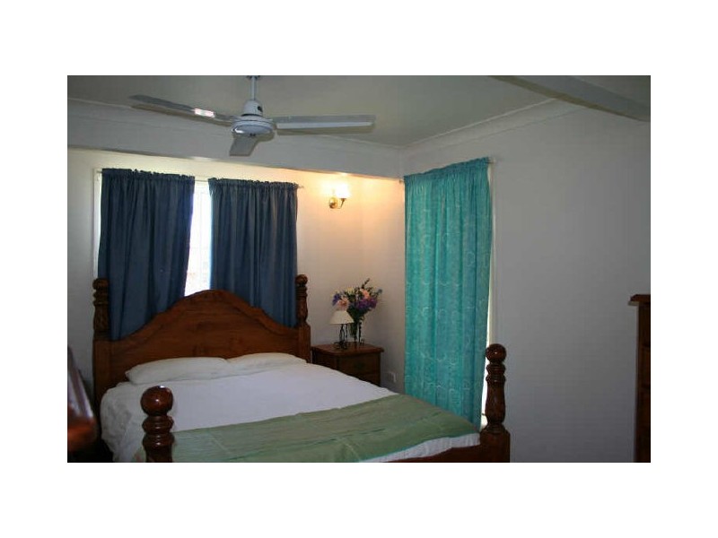 6 Vera Street, Redland Bay QLD 4165