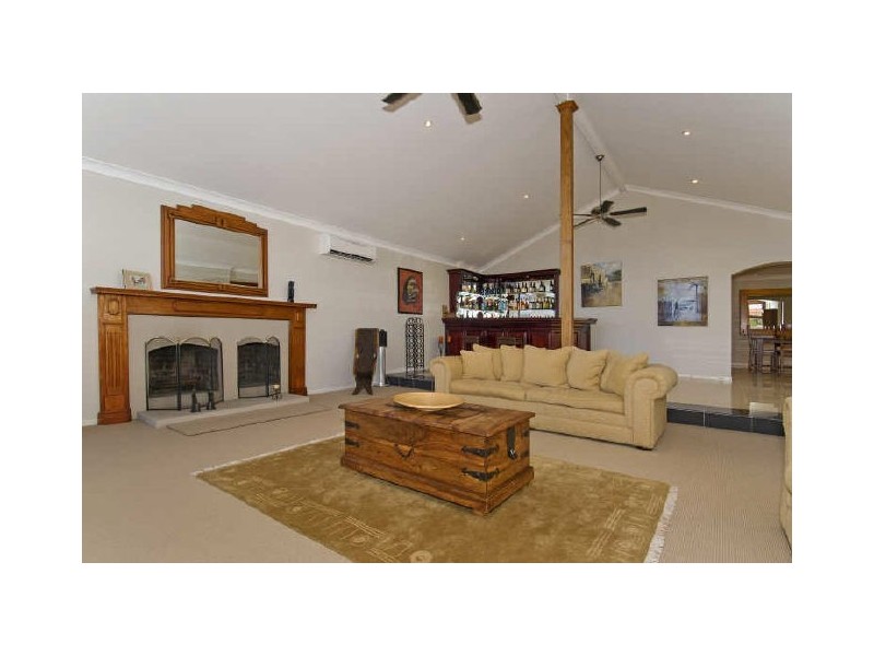 31 Anchorage Drive, Raby Bay QLD 4163