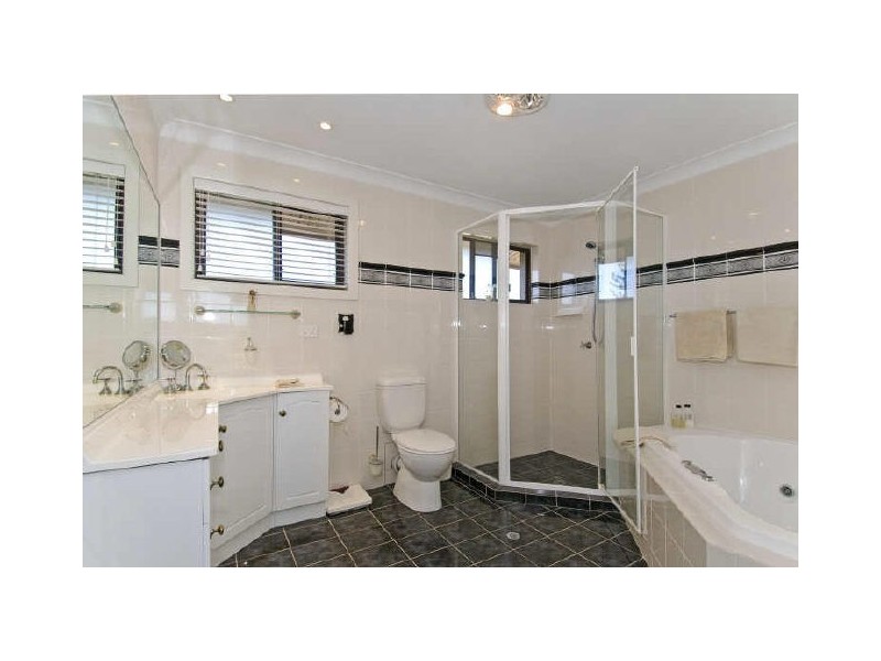 31 Anchorage Drive, Raby Bay QLD 4163