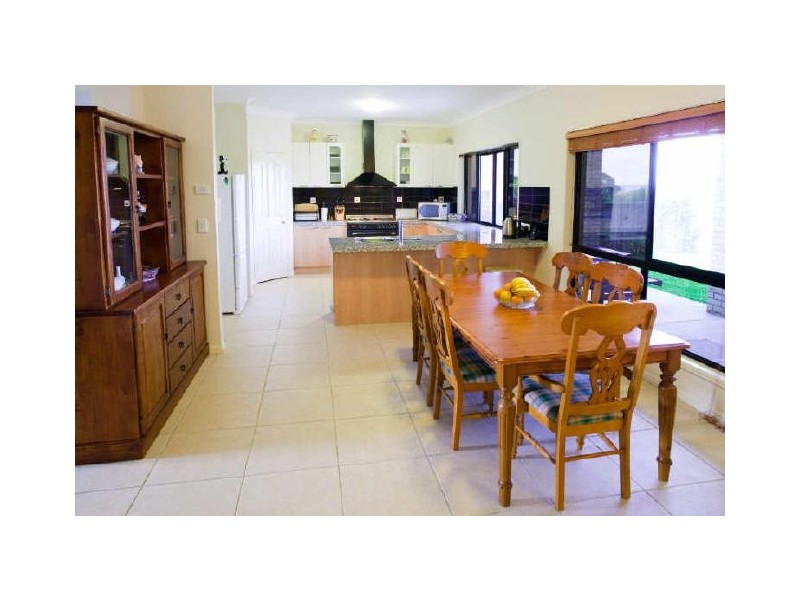 18 Seaspray Street, Thornlands QLD 4164