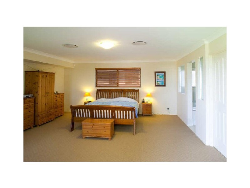 18 Seaspray Street, Thornlands QLD 4164