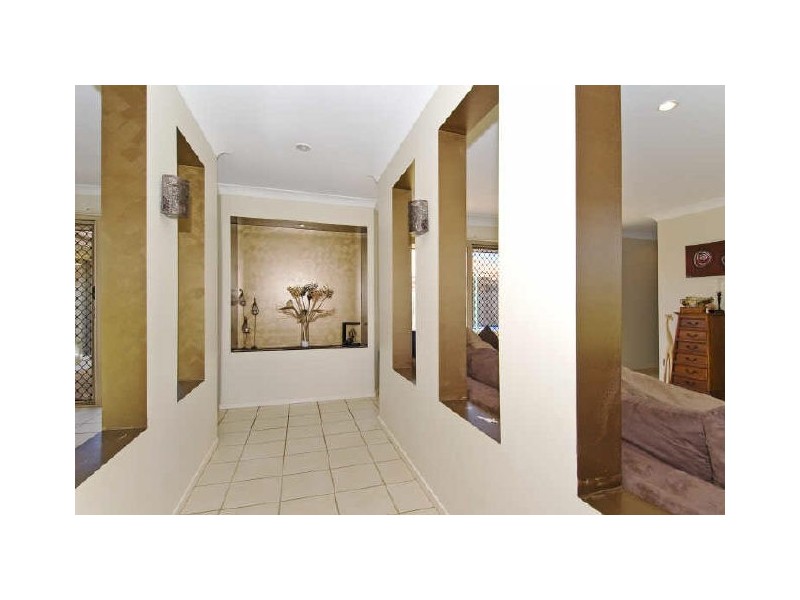 4 Daydream Street, Redland Bay QLD 4165