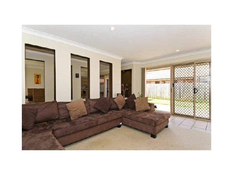 4 Daydream Street, Redland Bay QLD 4165