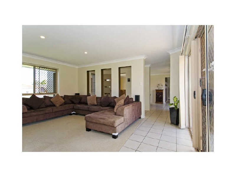 4 Daydream Street, Redland Bay QLD 4165