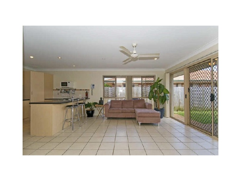 4 Daydream Street, Redland Bay QLD 4165