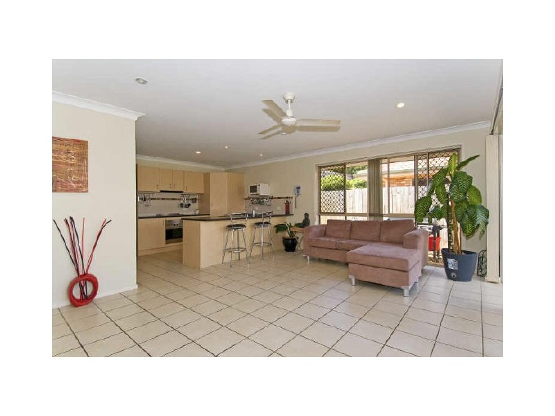 4 Daydream Street, Redland Bay QLD 4165