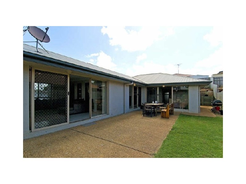 4 Daydream Street, Redland Bay QLD 4165