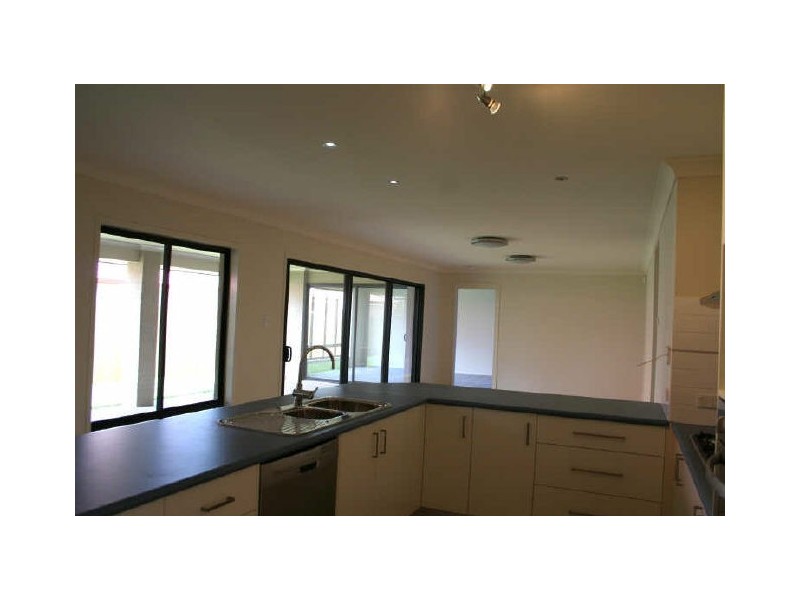 16 Pentecost Place, Redland Bay QLD 4165