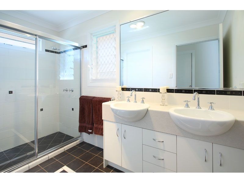 6 Yorston Place, Ormiston QLD 4160