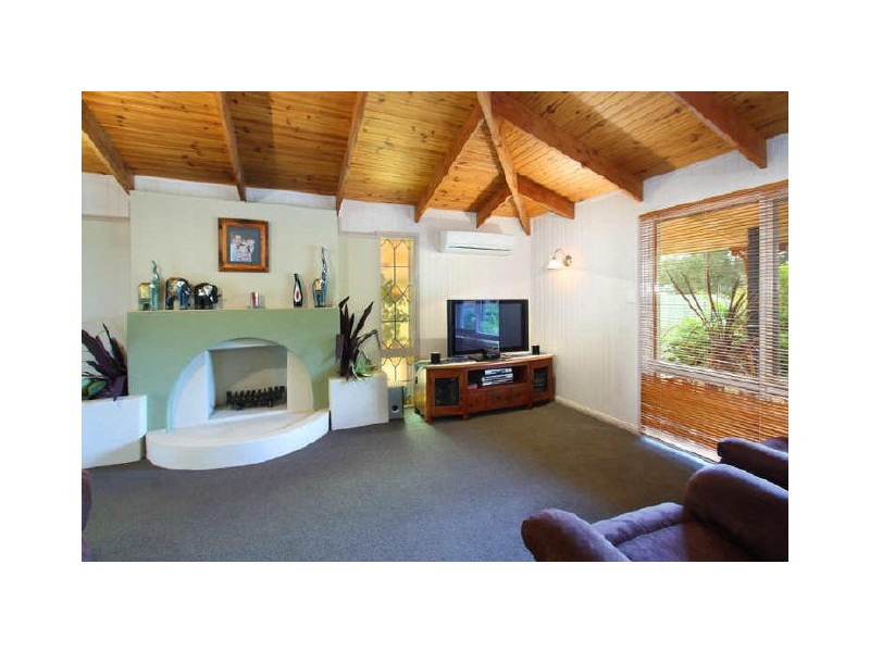 22 Jay Crescent, Redland Bay QLD 4165