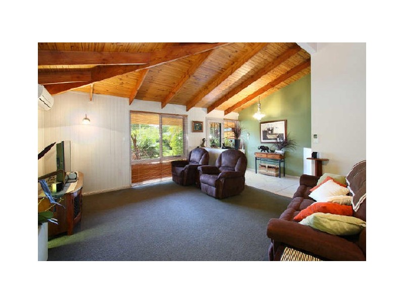 22 Jay Crescent, Redland Bay QLD 4165