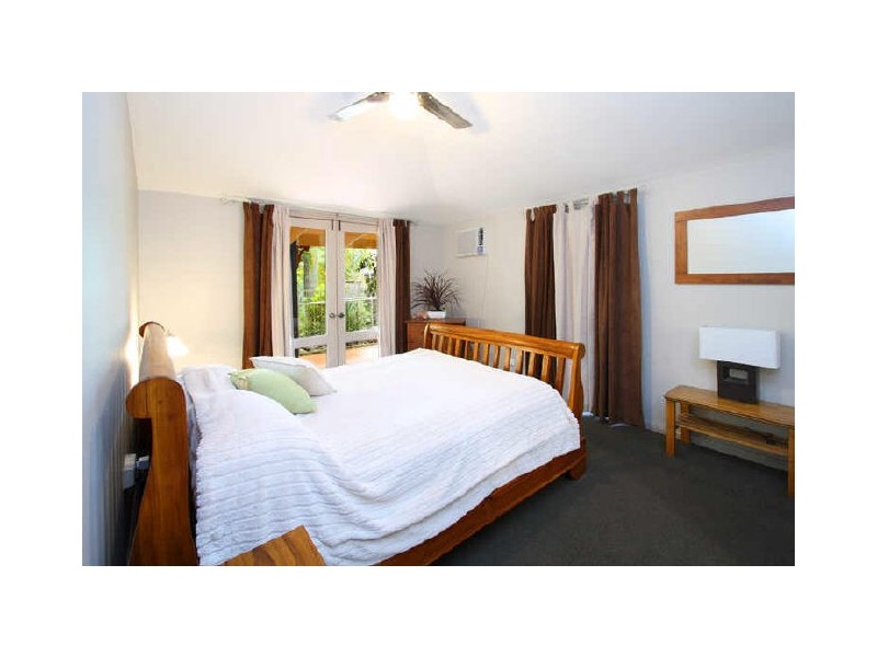 22 Jay Crescent, Redland Bay QLD 4165