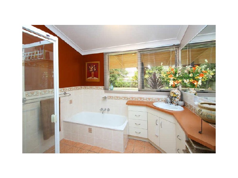 22 Jay Crescent, Redland Bay QLD 4165