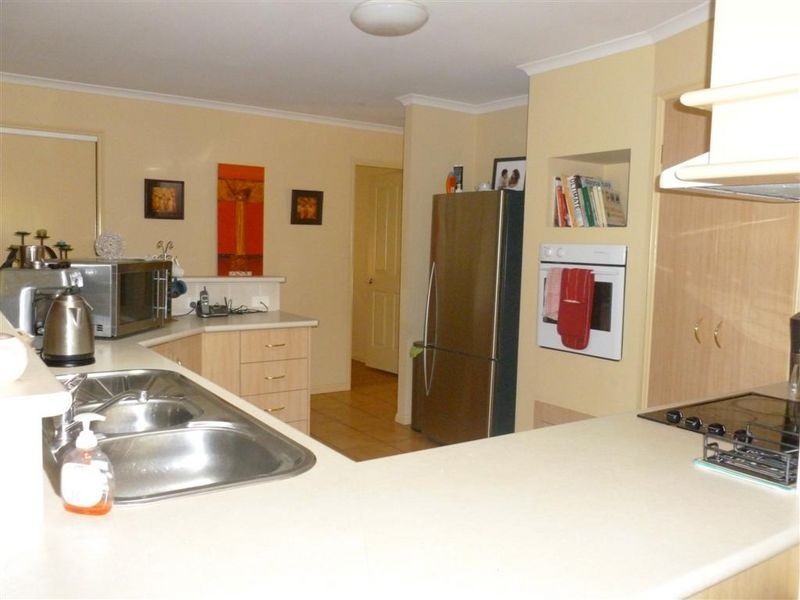 9 Goleby Esplanade, Cleveland QLD 4163