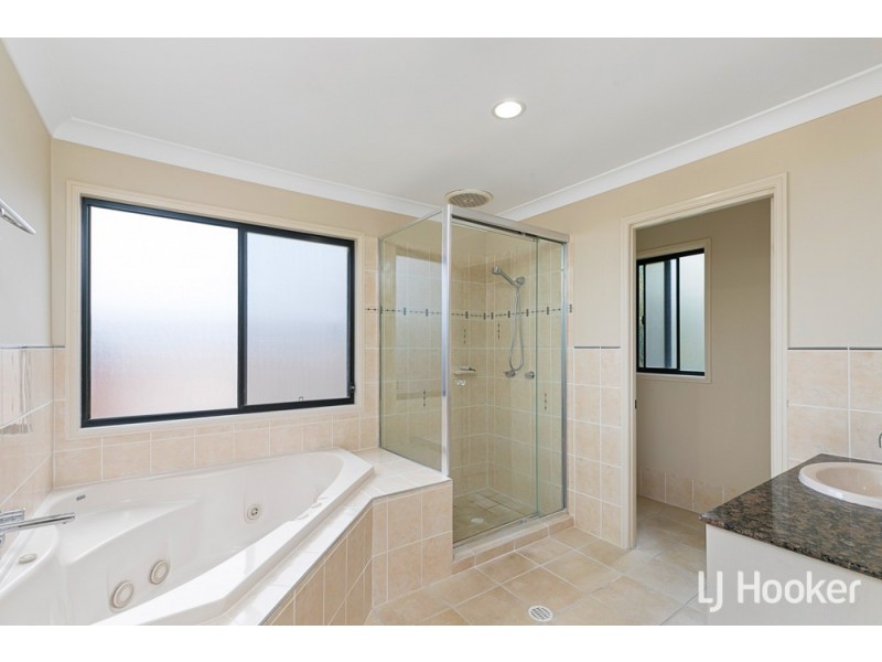 8 O’Connell Parade, Wellington Point QLD 4160