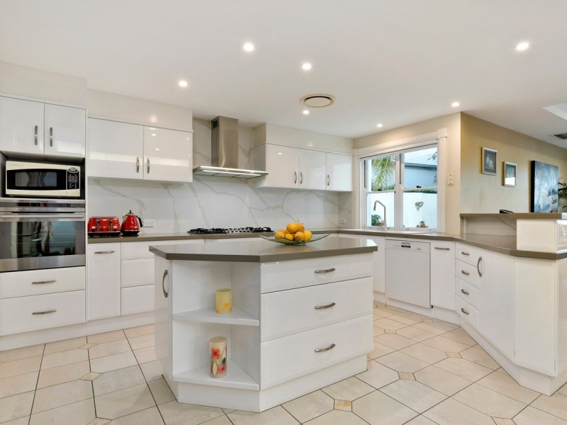 9 Seacrest Court, Raby Bay QLD 4163