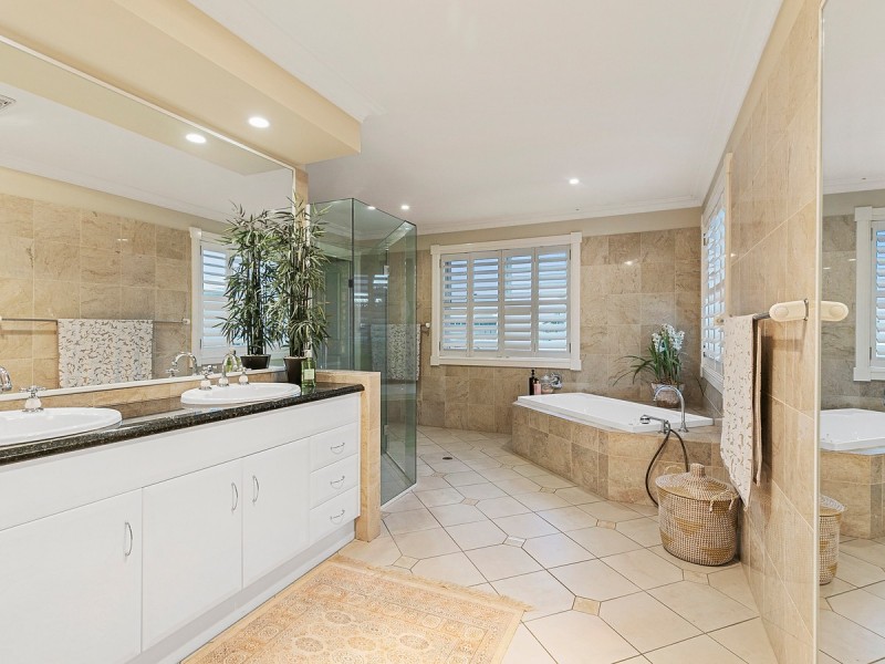 9 Seacrest Court, Raby Bay QLD 4163