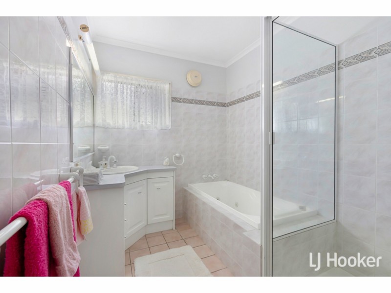 2 Julie Terrace, Ormiston QLD 4160