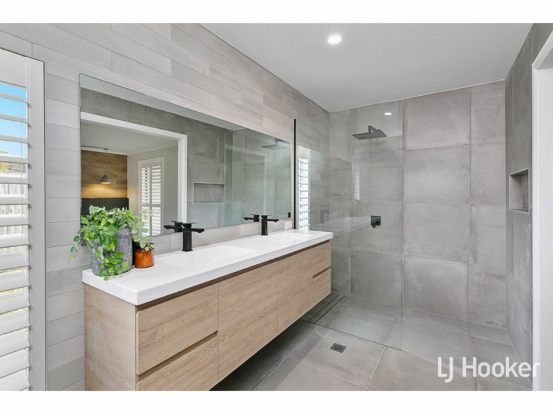 12 Riverton Drive, Wellington Point QLD 4160