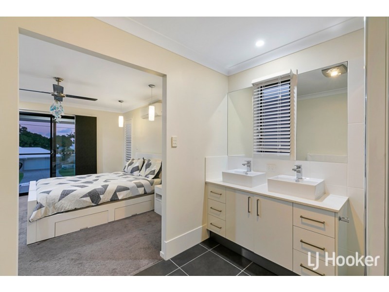 8A Russell Street, Cleveland QLD 4163