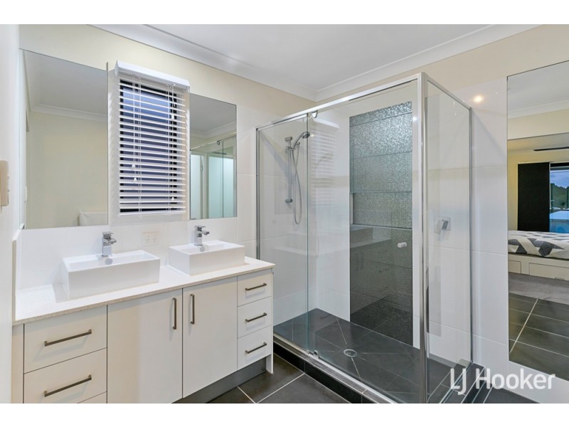 8A Russell Street, Cleveland QLD 4163