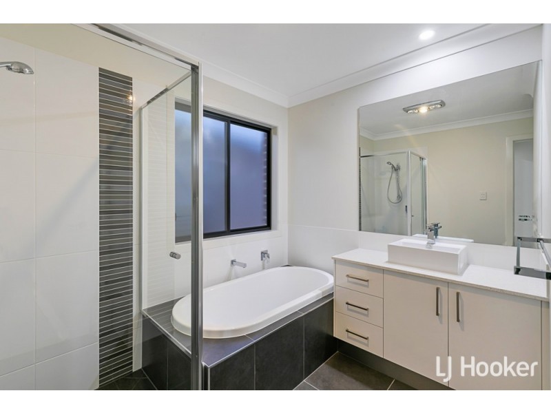 8A Russell Street, Cleveland QLD 4163