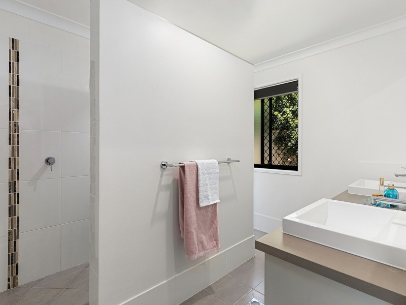 5 Selwyn Close, Victoria Point QLD 4165