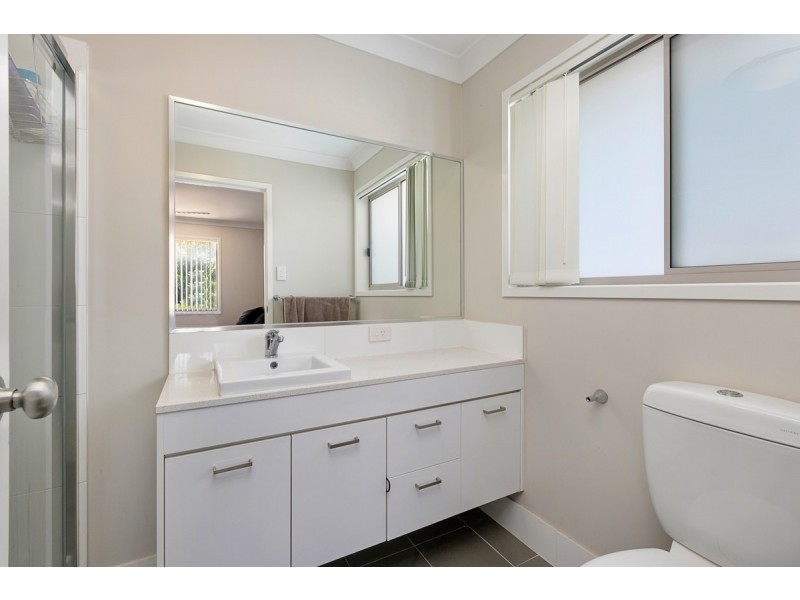 3 Tigerwood Place, Redland Bay QLD 4165