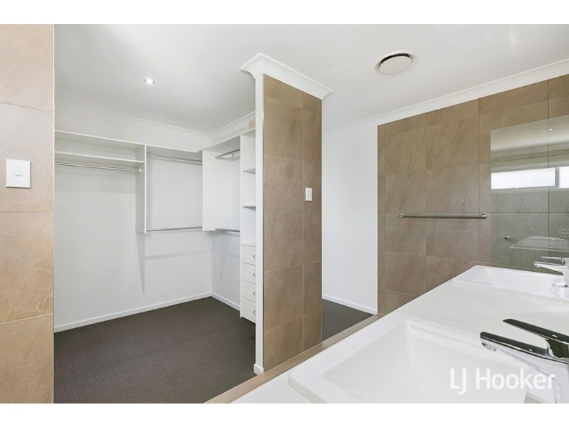 24 Sandalwood Street, Thornlands QLD 4164